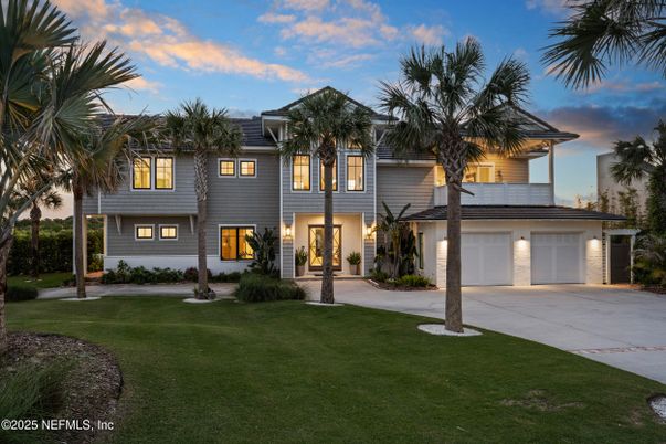 Attached, Exterior, Facade, Modern