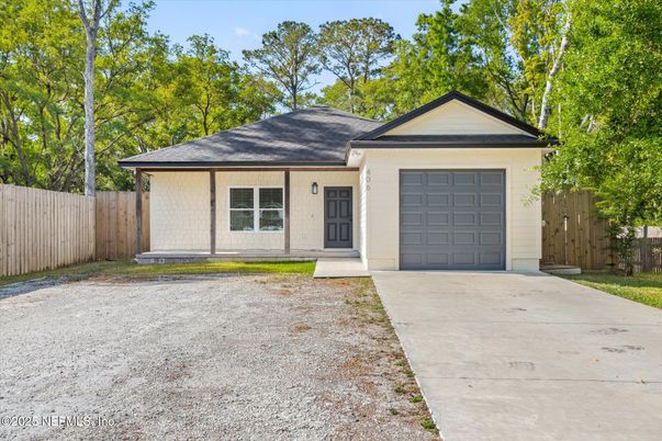 Attached, Exterior, Facade, Ranch
