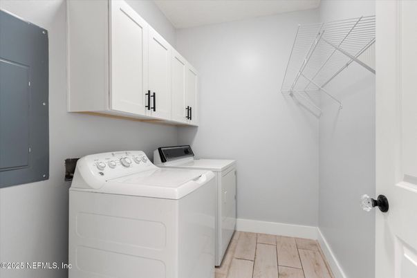 Interior, Utility Closets, Washer, Wood Texture Flooring