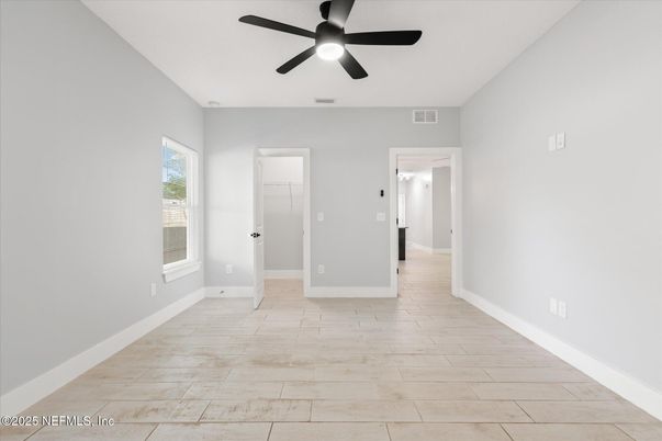 Empty room, Interior