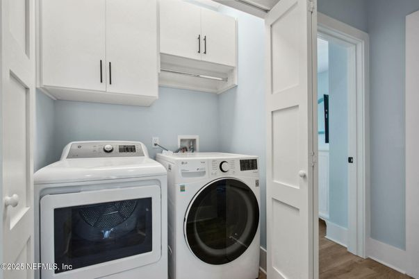 Interior, Utility Closets, Washer, Wood Texture Flooring