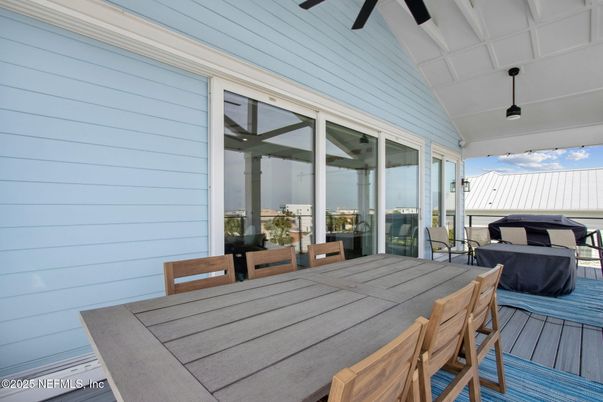 Dining room, Exterior