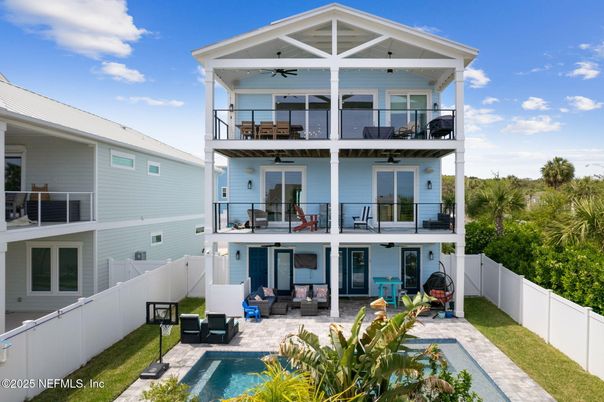 Exterior, Pool