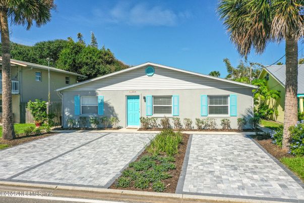 Exterior, Facade, Ranch