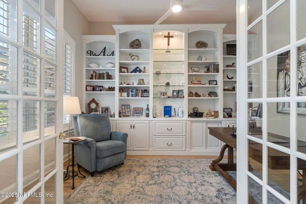 Home Office, Interior