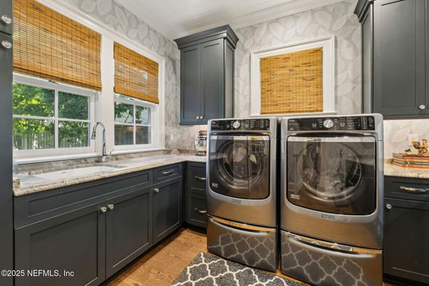 Interior, Washer, Wood Texture Flooring