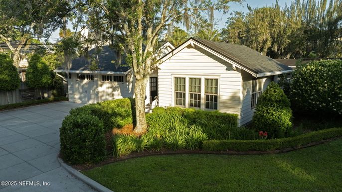 Attached, Exterior, Facade, Ranch