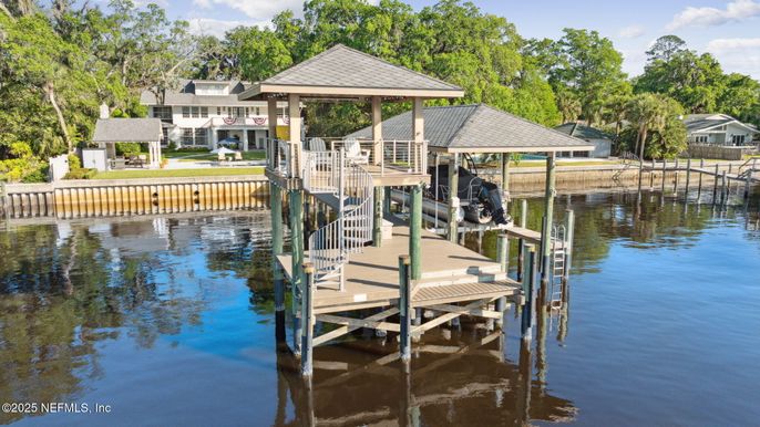 Exterior, Lake