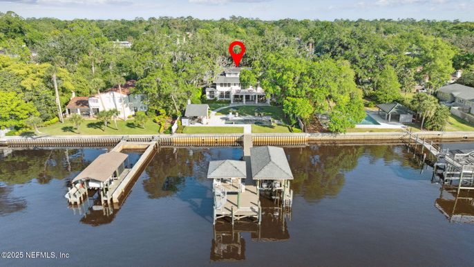 Exterior, Lake