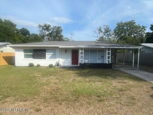 Backyard, Exterior, Facade, Ranch