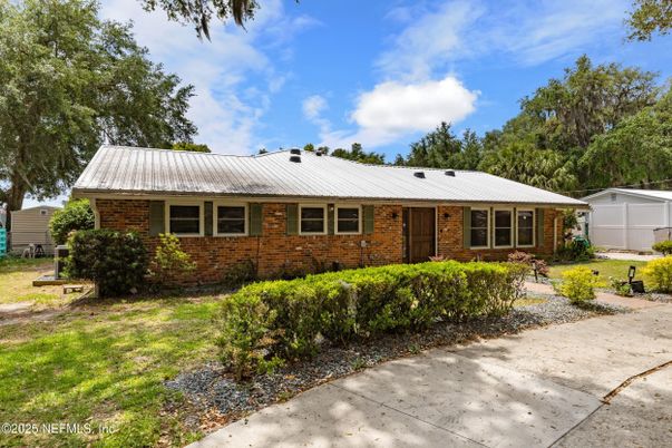 Exterior, Facade, Brick Facade, Ranch