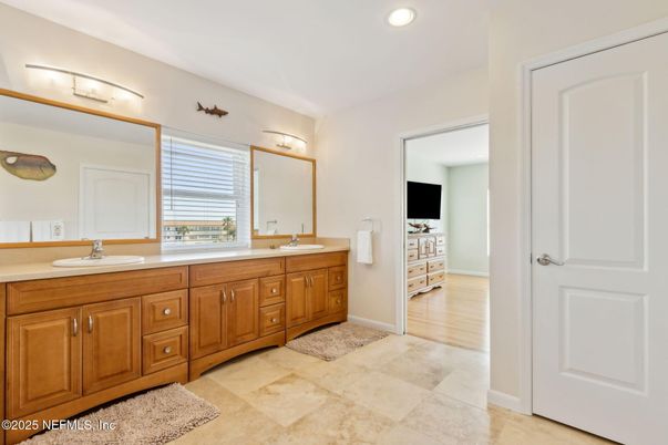 Bathroom, Dual Sink Vanities, Interior, Recessed Lighting