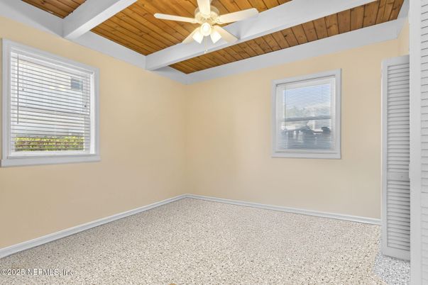 Empty room, Interior, Wooden Ceilings