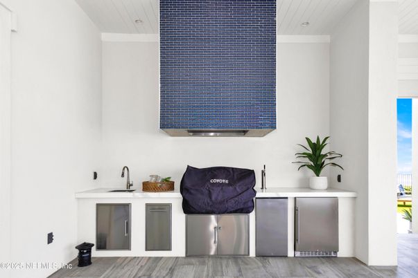 Interior, Stainless Steel Appliances, Wood Texture Flooring