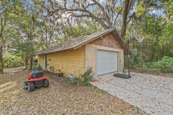Detached Garage, Exterior