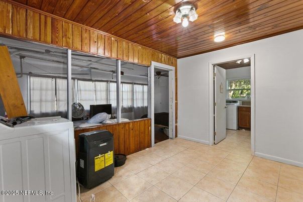 Interior, Washer, Wooden Ceilings