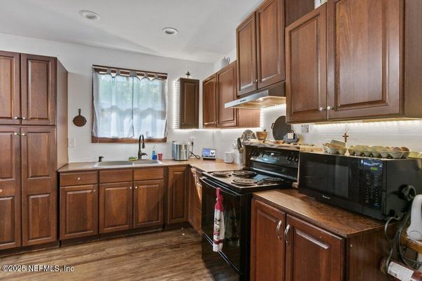 Interior, Kitchen, Recessed Lighting, Wood Texture Flooring