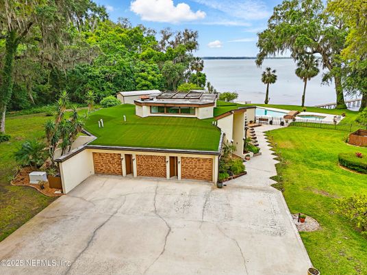 Exterior, Pool, Water