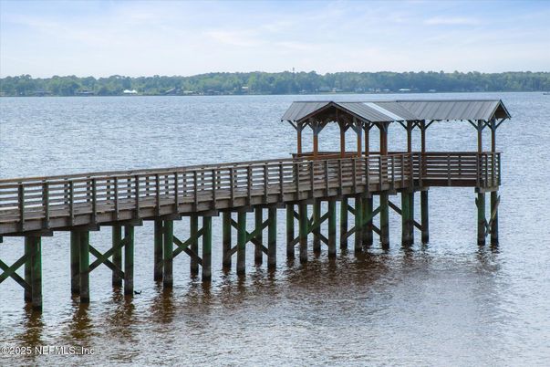 Exterior, Lake