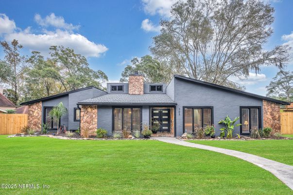 Backyard, Exterior, Facade, Brick Facade, Ranch