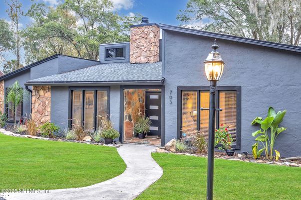 Exterior, Facade, Ranch