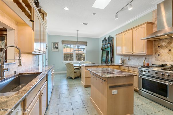 Dining room, Interior, Kitchen, Pendant Lights, Recessed Lighting, Stainless Steel Appliances