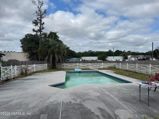 Exterior, Pool