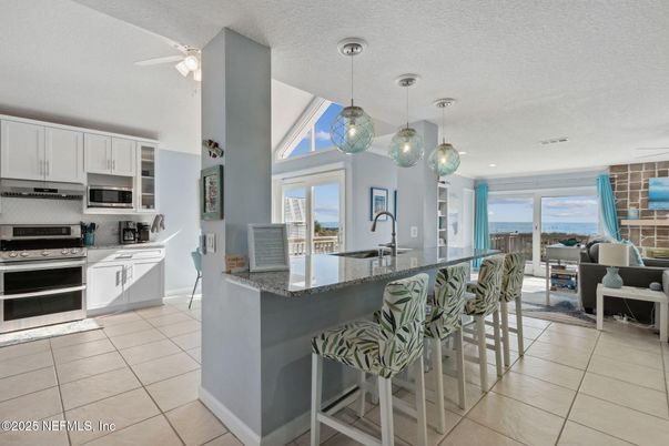 Dining room, Interior, Kitchen, Pendant Lights, Recessed Lighting, Stainless Steel Appliances