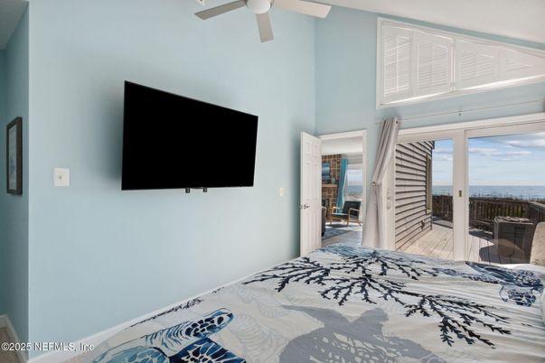 Bedroom, Interior, Water