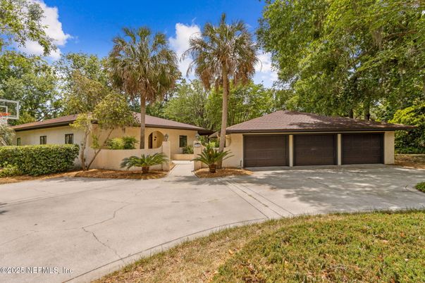 Detached Garage, Exterior