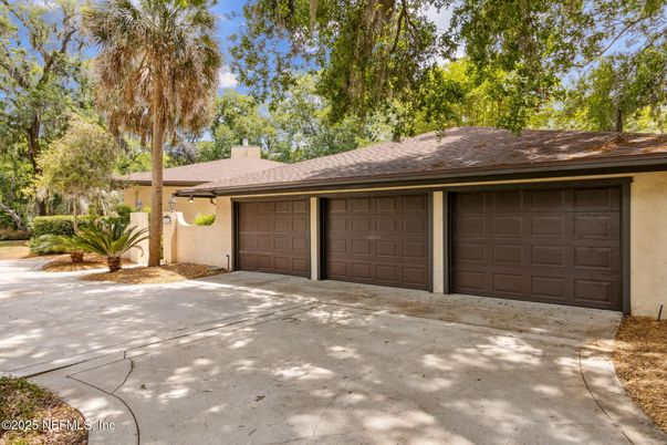 Detached Garage, Exterior