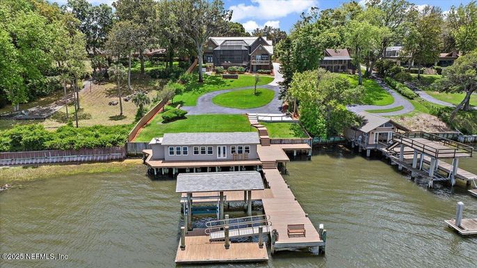 Exterior, Lake