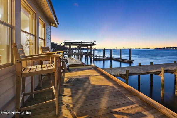 Exterior, Lake