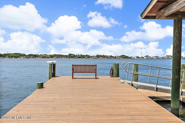 Exterior, Lake