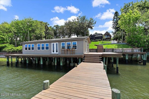 Exterior, Lake