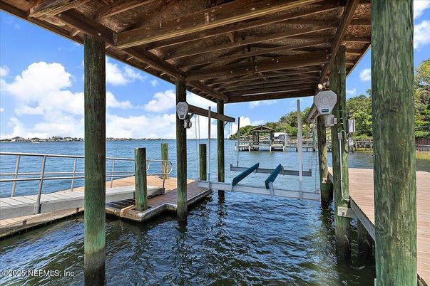 Exterior, Lake