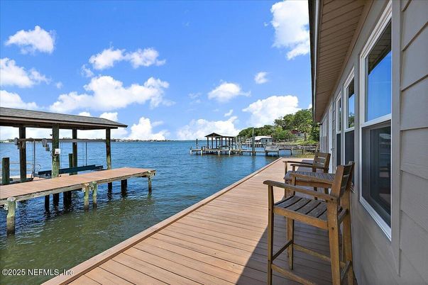 Exterior, Lake