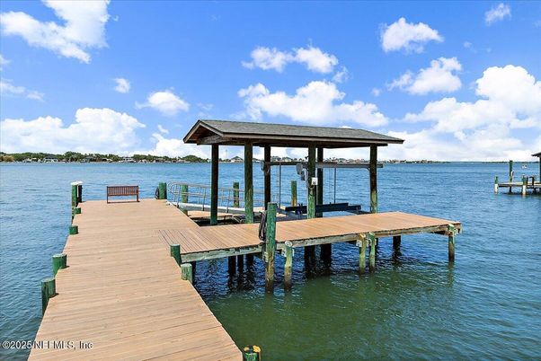 Exterior, Lake