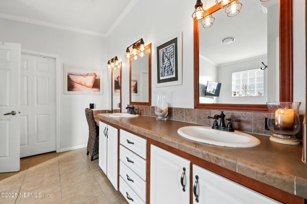 Bathroom, Dual Sink Vanities, Interior