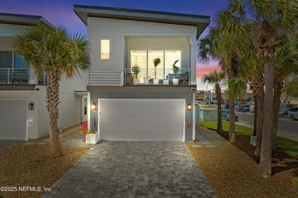 Attached, Exterior, Facade, Modern