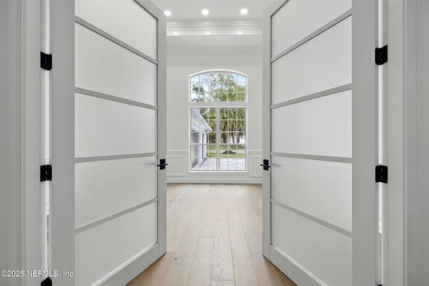 Interior, Recessed Lighting, Wood Texture Flooring