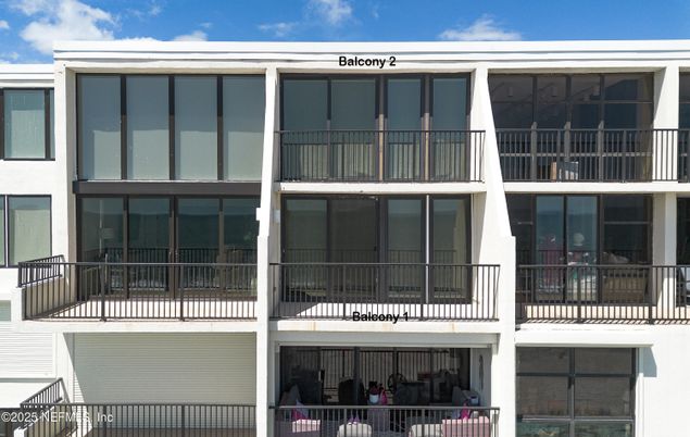 Exterior, Facade, Modern