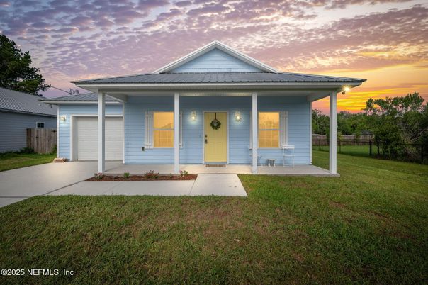 Attached, Exterior, Facade, Ranch