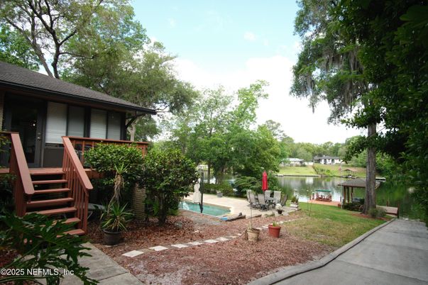 Exterior, Lake