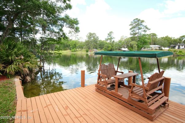 Exterior, Lake