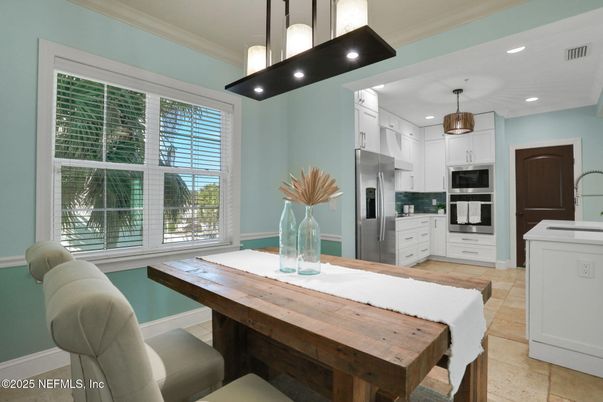 Dining room, Interior, Kitchen, Pendant Lights, Recessed Lighting, Stainless Steel Appliances