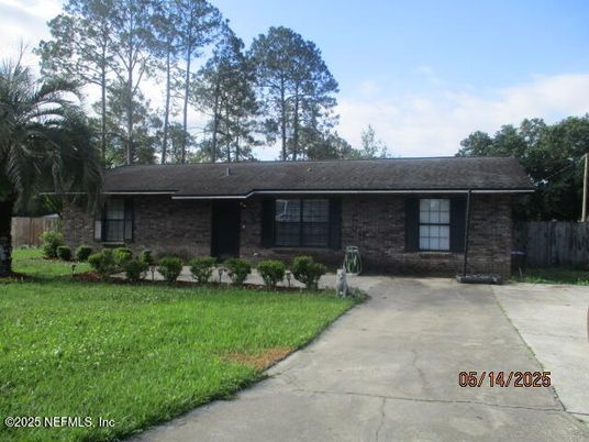 Exterior, Facade, Brick Facade, Ranch