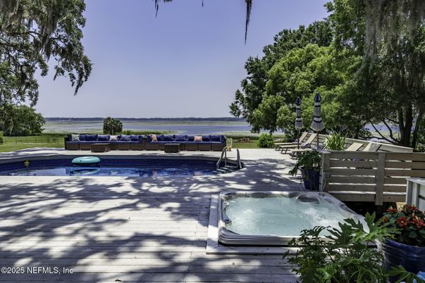 Exterior, Hot Tub, Pool