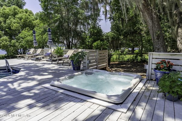 Exterior, Hot Tub