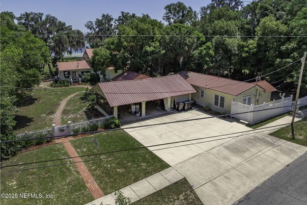 Exterior, Drone